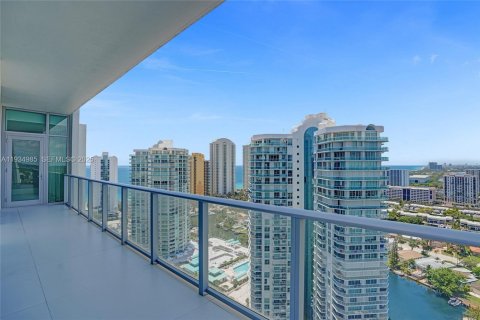 Condo in Sunny Isles Beach, Florida, 5 bedrooms № 2185827 - photo 17