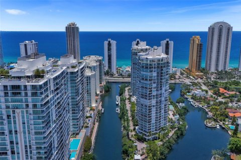 Condo in Sunny Isles Beach, Florida, 5 bedrooms  № 2185827