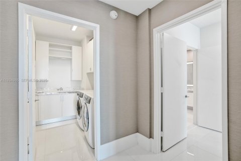 Condo in Sunny Isles Beach, Florida, 5 bedrooms № 2185827 - photo 24