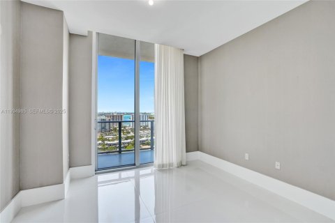 Condo in Sunny Isles Beach, Florida, 5 bedrooms № 2185827 - photo 13