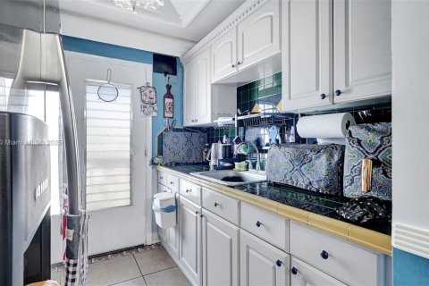 Condo in Miami Gardens, Florida, 2 bedrooms  № 1703498 - photo 15