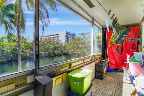 Condo in Miami Gardens, Florida, 2 bedrooms  № 1703498 - photo 25