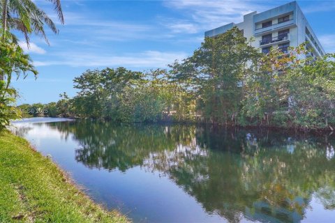 Condo in Miami Gardens, Florida, 2 bedrooms  № 1703498 - photo 29