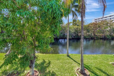 Condo in Miami Gardens, Florida, 2 bedrooms  № 1703498 - photo 26