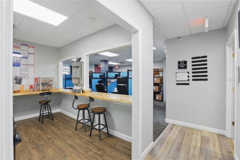 Immobilier commercial à louer à Orlando, Floride: 490.8 m2 № 2103285 - photo 13