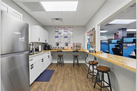 Immobilier commercial à louer à Orlando, Floride: 490.8 m2 № 2103285 - photo 12