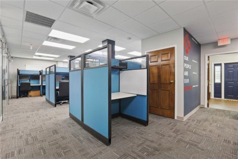 Immobilier commercial à louer à Orlando, Floride: 490.8 m2 № 2103285 - photo 11