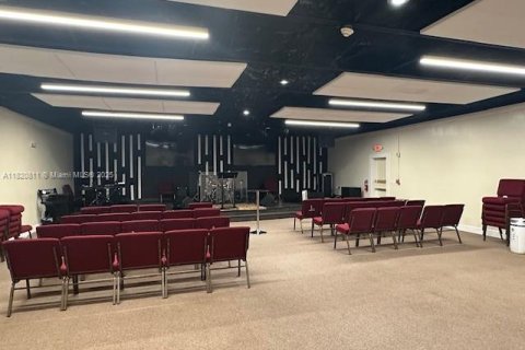 Immobilier commercial à vendre à Opa-locka, Floride № 2018354 - photo 13