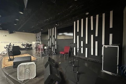 Immobilier commercial à vendre à Opa-locka, Floride № 2018354 - photo 10