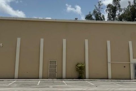Immobilier commercial à vendre à Opa-locka, Floride № 2018354 - photo 2