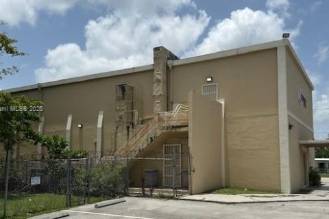 Immobilier commercial à vendre à Opa-locka, Floride № 2018354 - photo 4
