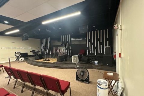 Immobilier commercial à vendre à Opa-locka, Floride № 2018354 - photo 11