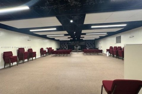 Immobilier commercial à vendre à Opa-locka, Floride № 2018354 - photo 9