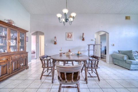 Villa ou maison à vendre à Miami, Floride: 3 chambres, 135.08 m2 № 2422926 - photo 4
