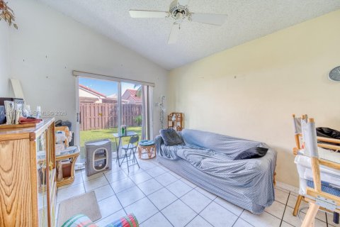 Villa ou maison à vendre à Miami, Floride: 3 chambres, 135.08 m2 № 2422926 - photo 19