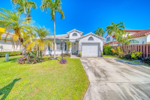 Villa ou maison à vendre à Miami, Floride: 3 chambres, 135.08 m2 № 2422926 - photo 2