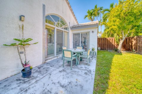 Villa ou maison à vendre à Miami, Floride: 3 chambres, 135.08 m2 № 2422926 - photo 9