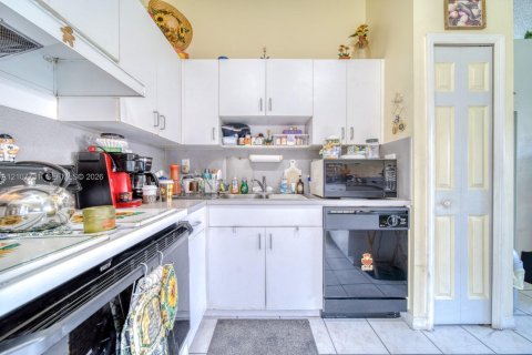 Villa ou maison à vendre à Miami, Floride: 3 chambres, 135.08 m2 № 2422926 - photo 14