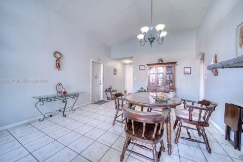 Villa ou maison à vendre à Miami, Floride: 3 chambres, 135.08 m2 № 2422926 - photo 11