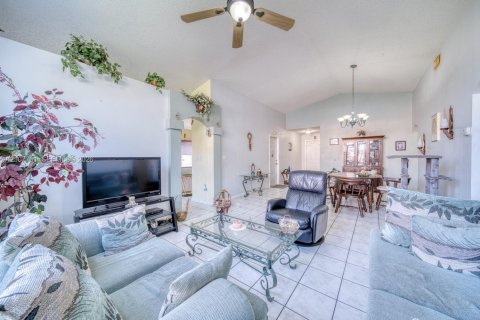 Villa ou maison à vendre à Miami, Floride: 3 chambres, 135.08 m2 № 2422926 - photo 10