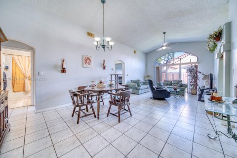 Villa ou maison à vendre à Miami, Floride: 3 chambres, 135.08 m2 № 2422926 - photo 12