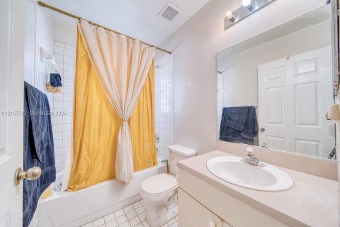 Villa ou maison à vendre à Miami, Floride: 3 chambres, 135.08 m2 № 2422926 - photo 27