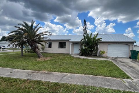 Casa en alquiler en Port Charlotte, Florida, 3 dormitorios, 109.25 m2 № 1919315 - foto 1