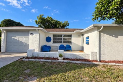 Villa ou maison à Port Richey, Floride 4 chambres, 143.35 m2 № 2437245