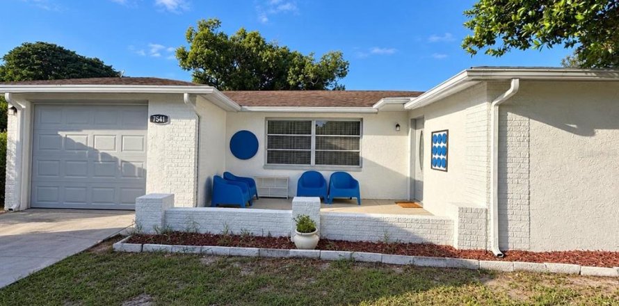 Villa ou maison à Port Richey, Floride 4 chambres, 143.35 m2 № 2437245