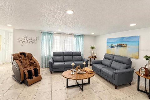 Villa ou maison à vendre à Port Richey, Floride: 4 chambres, 143.35 m2 № 2437245 - photo 2