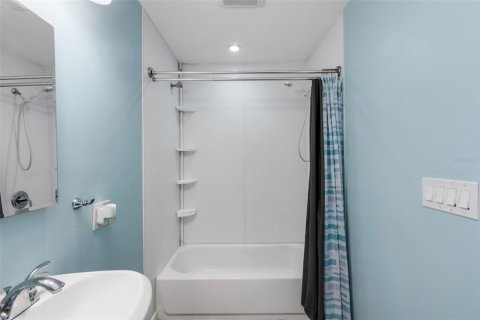 Immobilier commercial à vendre à Bradenton, Floride: 4 chambres, 192.96 m2 № 2129833 - photo 20