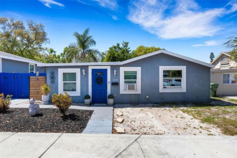 Commercial property in Bradenton, Florida 4 bedrooms, 192.96 sq.m. № 2129833