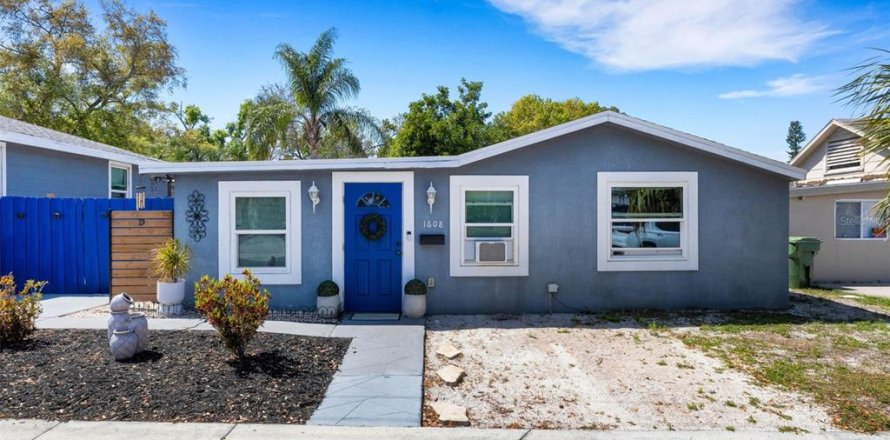 Immobilier commercial à Bradenton, Floride 4 chambres, 192.96 m2 № 2129833
