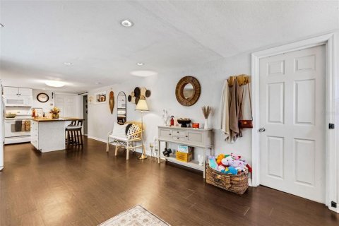 Immobilier commercial à vendre à Bradenton, Floride: 4 chambres, 192.96 m2 № 2129833 - photo 4