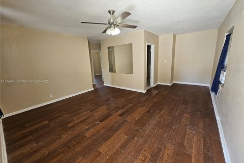 Villa ou maison à vendre à Fort Lauderdale, Floride: 4 chambres, 100.33 m2 № 1961471 - photo 3