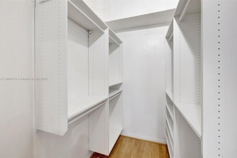 Купить виллу или дом в Пемброк-Пайнс, Флорида 5 комнат, 141.95м2, № 1933363 - фото 11
