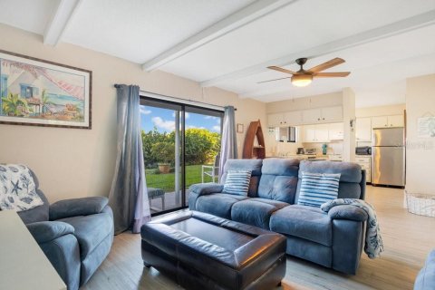 Condo in Cocoa Beach, Florida, 2 bedrooms  № 1384736 - photo 6