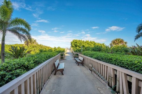Condo in Cocoa Beach, Florida, 2 bedrooms  № 1384736 - photo 20