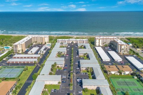 Condo in Cocoa Beach, Florida, 2 bedrooms  № 1384736 - photo 24