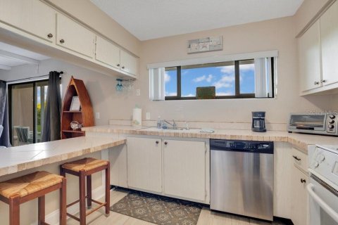 Condo in Cocoa Beach, Florida, 2 bedrooms  № 1384736 - photo 10