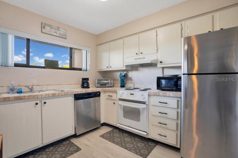 Condo in Cocoa Beach, Florida, 2 bedrooms  № 1384736 - photo 12