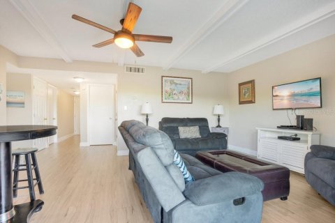 Condo in Cocoa Beach, Florida, 2 bedrooms  № 1384736 - photo 2