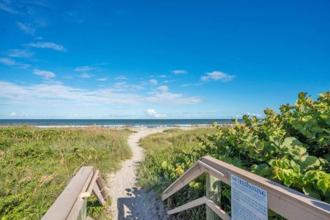 Condo in Cocoa Beach, Florida, 2 bedrooms  № 1384736 - photo 21