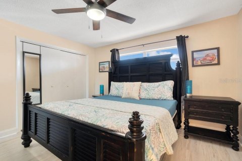 Condo in Cocoa Beach, Florida, 2 bedrooms  № 1384736 - photo 14