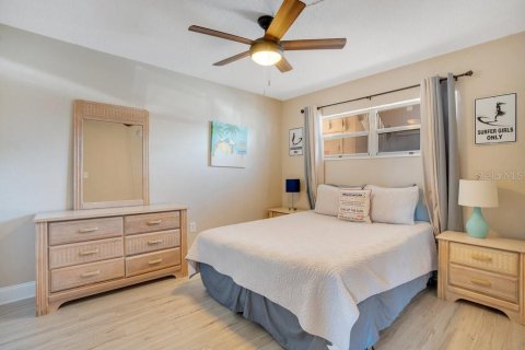 Condo in Cocoa Beach, Florida, 2 bedrooms  № 1384736 - photo 16