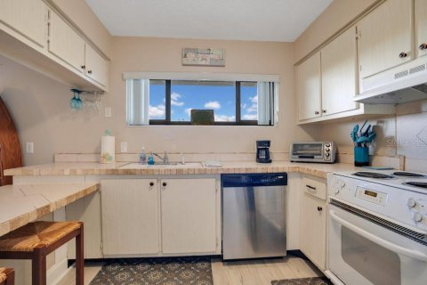 Condo in Cocoa Beach, Florida, 2 bedrooms  № 1384736 - photo 11