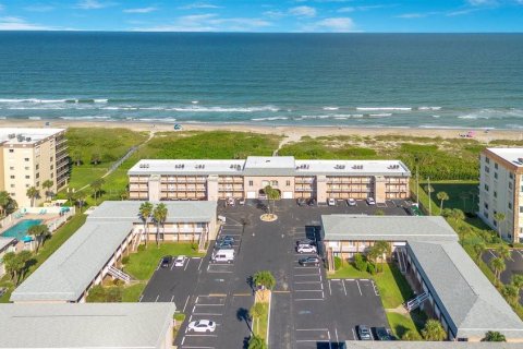 Condo in Cocoa Beach, Florida, 2 bedrooms  № 1384736 - photo 23