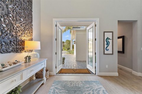 House in Jensen Beach, Florida 4 bedrooms, 356.65 sq.m. № 2021916 - photo 6