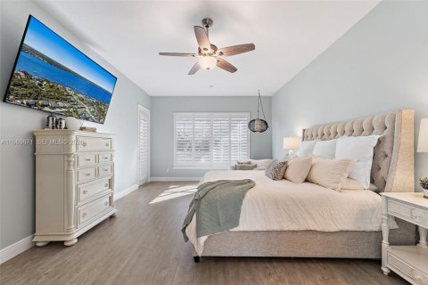 House in Jensen Beach, Florida 4 bedrooms, 356.65 sq.m. № 2021916 - photo 28