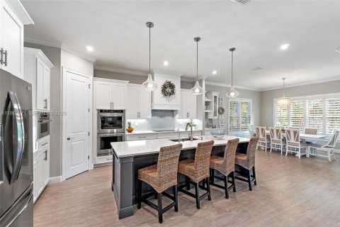 House in Jensen Beach, Florida 4 bedrooms, 356.65 sq.m. № 2021916 - photo 19